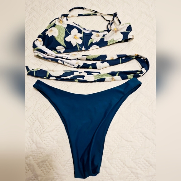 Dream CUPSHE Bikini Set Top & Mid-Rise Bottoms Blue Floral Size M - Picture 6 of 9
